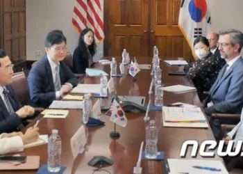 “美, 韓기업 대중 반도체 수출통제 유예 조치 연장 방침 확인”
