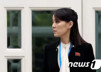 김여정 “美 정찰기, 우리 영공 침범했다”…北, 이례적 ‘민감 대응’