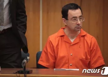 美 체조대표팀 성폭행 주치의 교도소서 흉기에 수차례 찔려