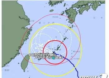 오키나와 덮친 ‘카눈’ 굉음 소리…강풍에 차고 무너져 90대 사망