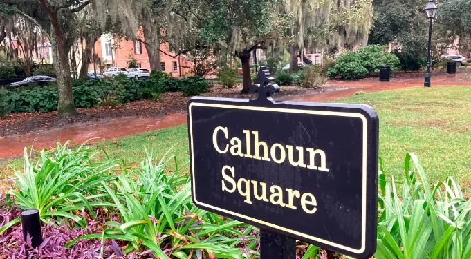 서배너의 다운타운 광장 “Calhoun Square”이 갖게 될 새 이름은?