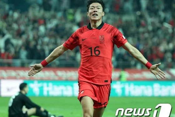 10경기 했는데 8골 손흥민·6골 황희찬… 황의조는 568일 만에 골맛