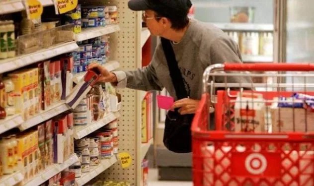 미국의 탄탄한 소비, 앞으로도 계속?…”신용 긴축에 증가세 둔화”