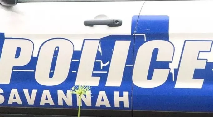 일요일 이른 아침 2건의 총격사건 발생하여 1명 사망, 2명 부상