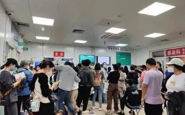 제로 코로나 폐기 이후 첫 겨울, 中서 폐렴 창궐…또 세계로 번지나