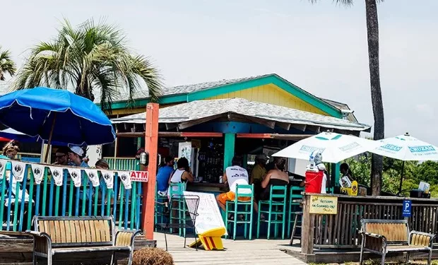 타이비 아일랜드의 노스 비치 바 앤 그릴(North Beach Bar and Grill) 지역 자선행사 열어