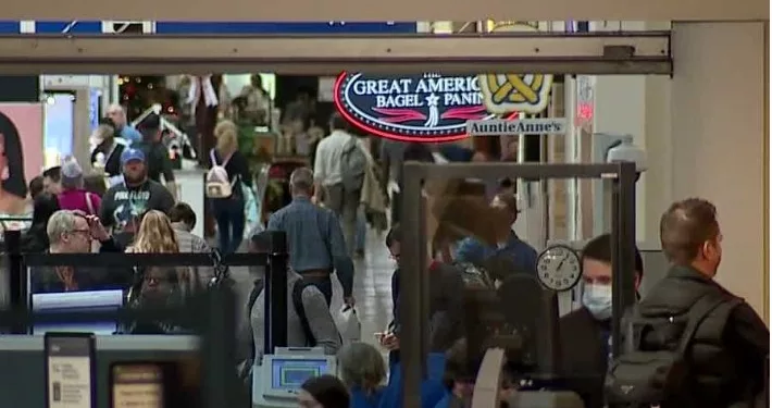 연말 여행 증가; 여행을 떠나거나 비행기를 타기 전에 알아야 할 사항