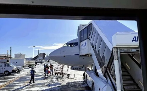 또 보잉?…日 도아마행 여객기 창문서 균열 발견돼 회항