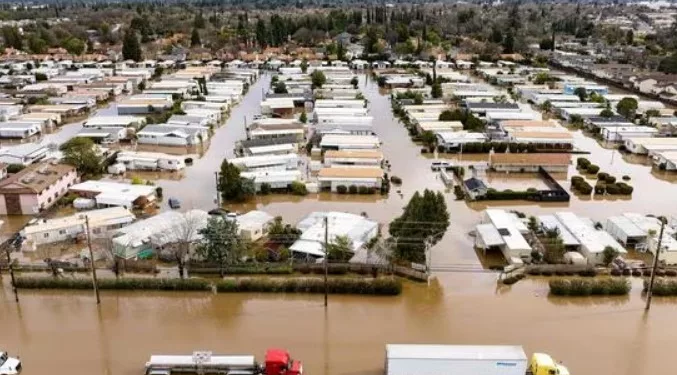 美 캘리포니아 폭풍에 15만6000명 정전피해·산사태 380여건