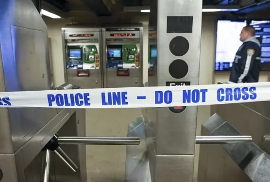 美 뉴욕 지하철서 총격사건…1명 숨지고 1명 부상, 총격범은 수배령