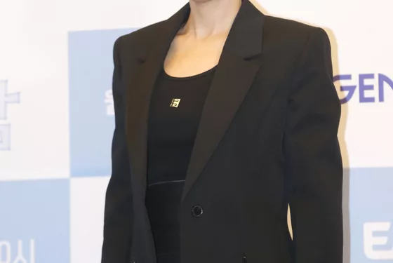 ‘이선균 아내’ 전혜진, 또 들어온 비보…남편상 3개월 만에 시부상