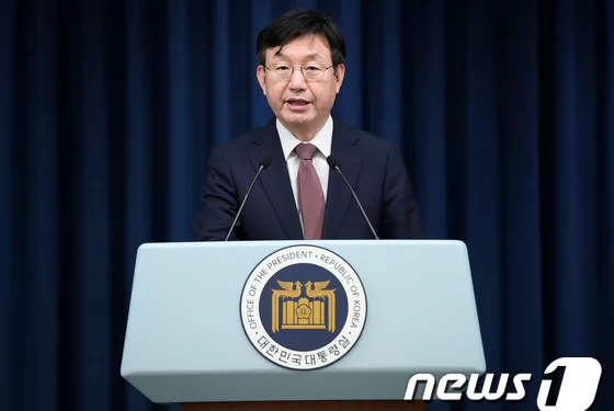 대통령실 “물가, 개별품목 지원해 안정화…금리 인하 작업 필요”