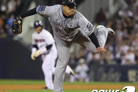 ‘괴물’ 류현진, 6이닝 8K 무실점 완벽투…4216일 만에 KBO리그 복귀 승리