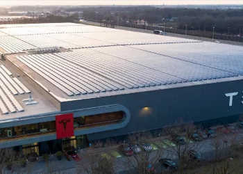 ‘전기차 한파’ 테슬라 인력 줄이는데…현대차·기아 고용 늘린다