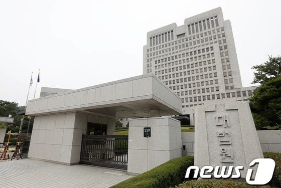 여중생 3개월간 성폭행·촬영한 담임교사…사후피임약까지 먹였다