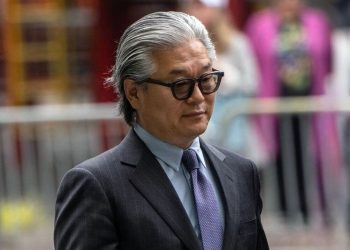 한국계 미국인 투자자 빌황, 사기 혐의 배심원단 재판 시작