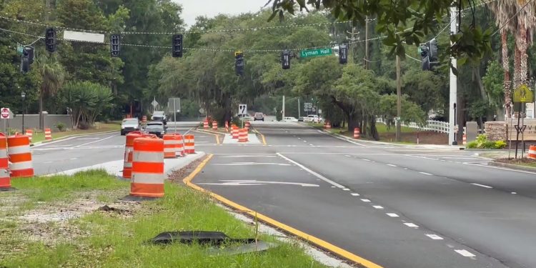 조니 머서 블러버드에 새 신호등 놓고 설왕설래