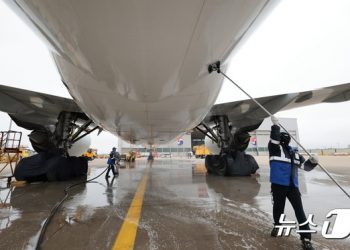 나리타 공항서 이륙한 LA행 보잉 화물기, 엔진 결함…1시간 만에 회항