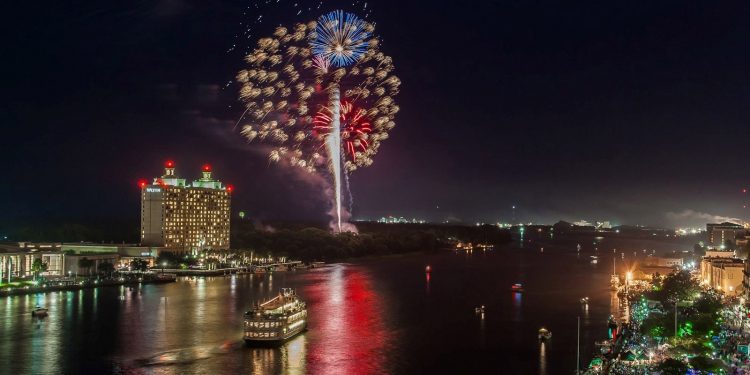 독립기념일 축제 가이드: 조지아 해안서 열리는 10개 행사