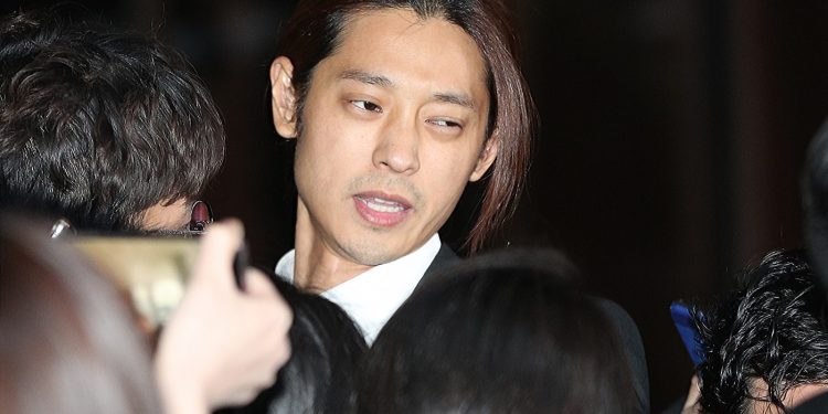 정준영 프랑스 클럽 떴다…”여성에 치근대며 춤출 땐 키스” 저격글