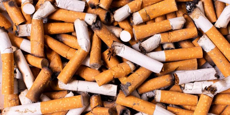 미 식품의약국 “30세 미만, 담배 구입 시 신분증 제시해야”