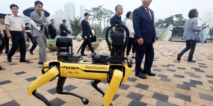 도요타, 현대차 보스턴 다이내믹스와 손잡았다…AI기반 로봇 연구