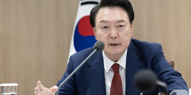 윤, ‘양극화 타개’로 방향타…서민 곁 ‘따뜻한 정부’ 방점