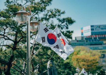 “한국, 2025년 ‘정치·경제 총체적 난국’ 직면”
