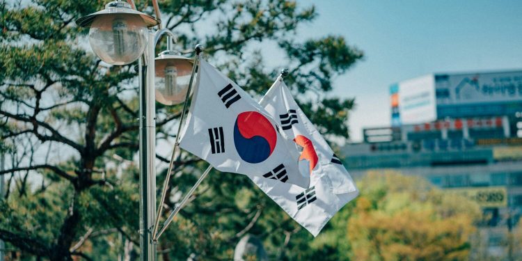 “한국, 2025년 ‘정치·경제 총체적 난국’ 직면”