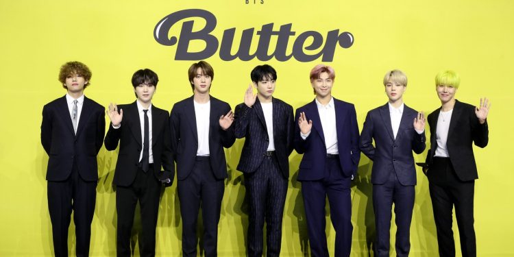 전문가 34인에 물었다…2025년 가장 기대되는 가수는? ‘BTS’ [신년특집-가요]