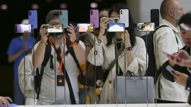 애플, ‘시리’ 개인 정보 침해 소송서 1400억원 배상 합의