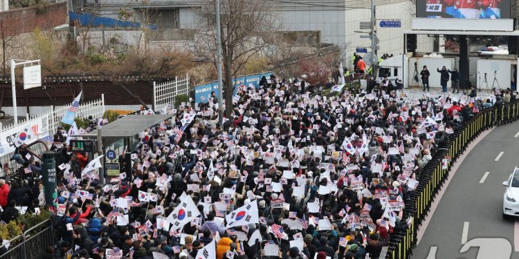 尹 “나라 지키겠다” 보수 결집 편지…이르면 오늘 체포영장 집행