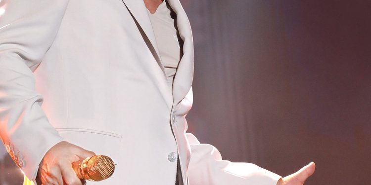 나훈아 “왼쪽, 니는 잘했나”…민주당 의원 “오지랖, 입 닫고 가라”