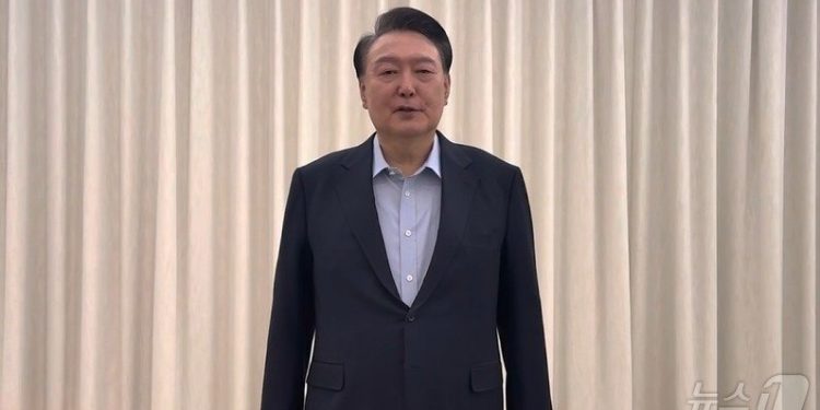 윤석열 대통령 “유혈사태 막기 위해 출석…불법 수사 인정은 아니다”