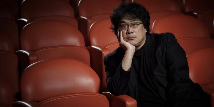 ‘미키17’에 ‘기생충’ 비난 ‘트럼프’ 연상 캐릭터? 봉준호 “그렇게 속좁지 않아”