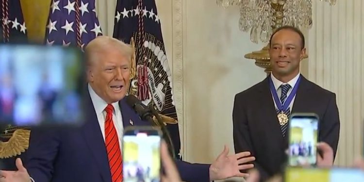 트럼프, 우즈에 ‘대통령 자유훈장’ 수여…”美 위대함 이끈 챔피언”