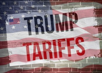 트럼프, 캐나다·멕시코에 내달 4일 관세 발효…중국에 10% 추가 관세 부과