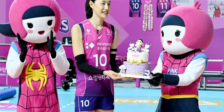 ‘은퇴 시즌’ 김연경의 특별한 37세 생일 파티…”세상 좋아졌네요”