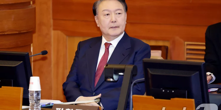 오락가락 진술 속 尹측 “내란죄 실체 없다”…탄핵심판 여론전