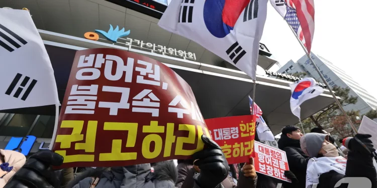 인권위 ‘尹 방어권 보장’ 안건 의결…지지자들 “할렐루야”