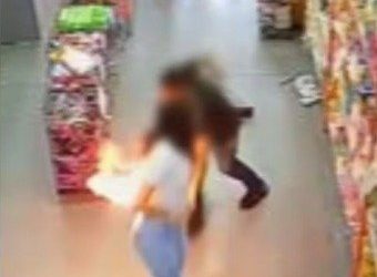 뒷주머니 휴대폰 갑자기 ‘펑’…엉덩이 불붙은 여성 혼비백산