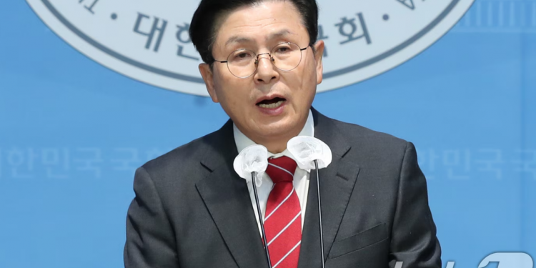 황교안, 尹 ‘내란 우두머리’ 사건 변호인단 합류…선임계 제출