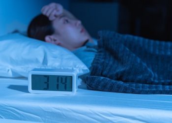 “수면 부족, 당신의 건강을 망친다! 전문가 추천 자연 수면 솔루션”