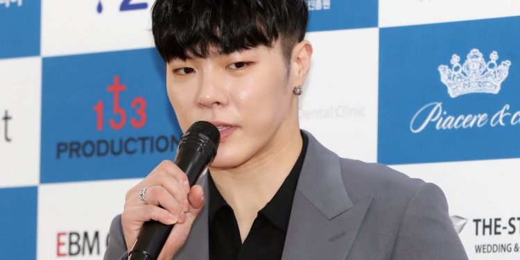 휘성, 자택서 심정지 상태로 발견 ‘사망’…소속사 “비통, 추측 자제 부탁”