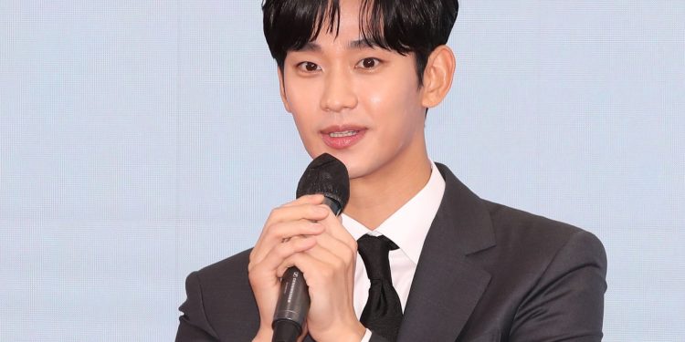 김수현 측 “故김새론 15세부터 연애 허위사실…가세연 법적 대응”