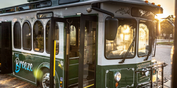 힐튼 헤드 ‘브리즈 트롤리’ 운행 재개… 새로운 정류장과 목적지 추가