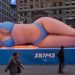 뉴욕 한복판 드러누운 18m ‘비키니 인형’…카다시안 “나라고? 맙소사”