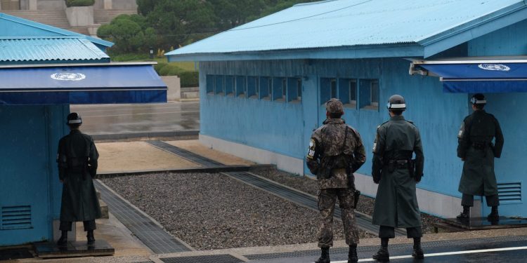 WSJ “北, 한국 탄핵 혼란 틈타 군사기밀 대거 확보”
