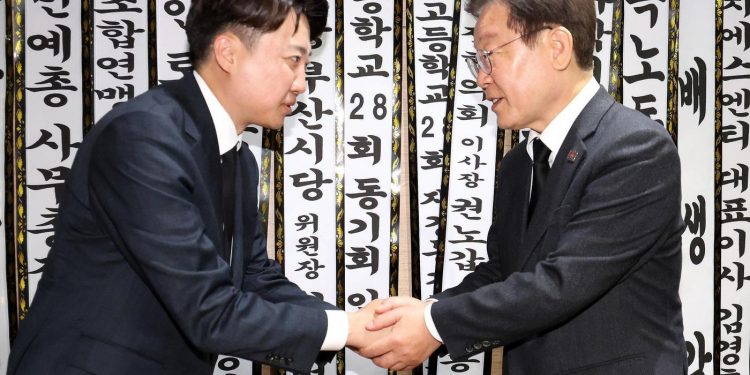 이재명, 누구와 붙어도 50% 이상· 이준석 단일화 변수 확인…갤럽 조사