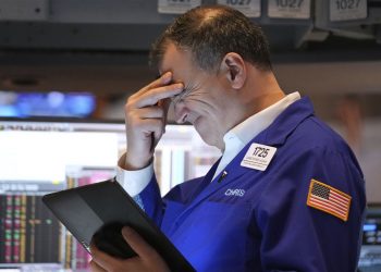 글로벌 자금 뉴욕증시 대탈출 “트럼프 끝내 파월 해임” …